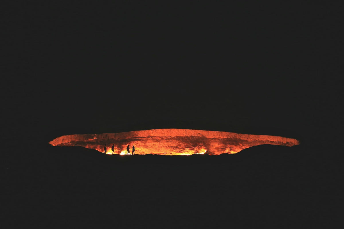 Cráter de gas de Darvaza de noche