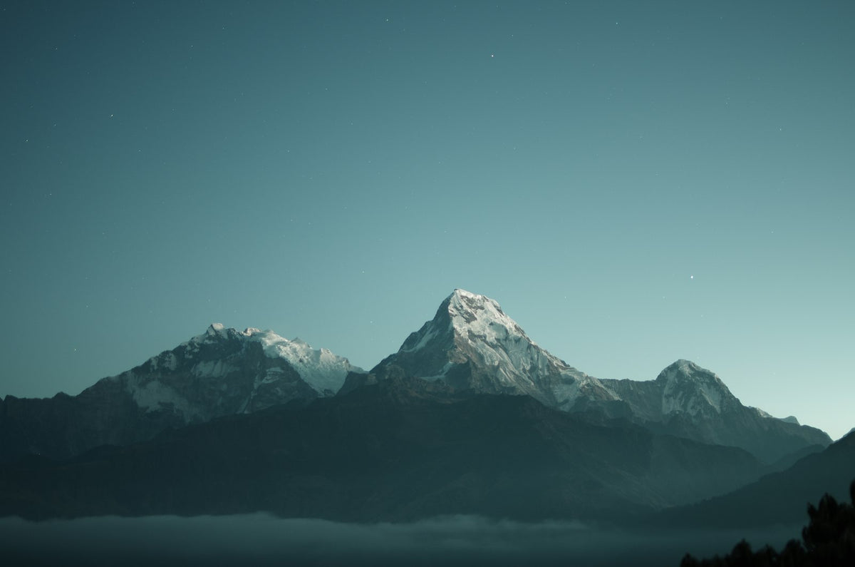 Cordillera del Annapurna sobre las nubes