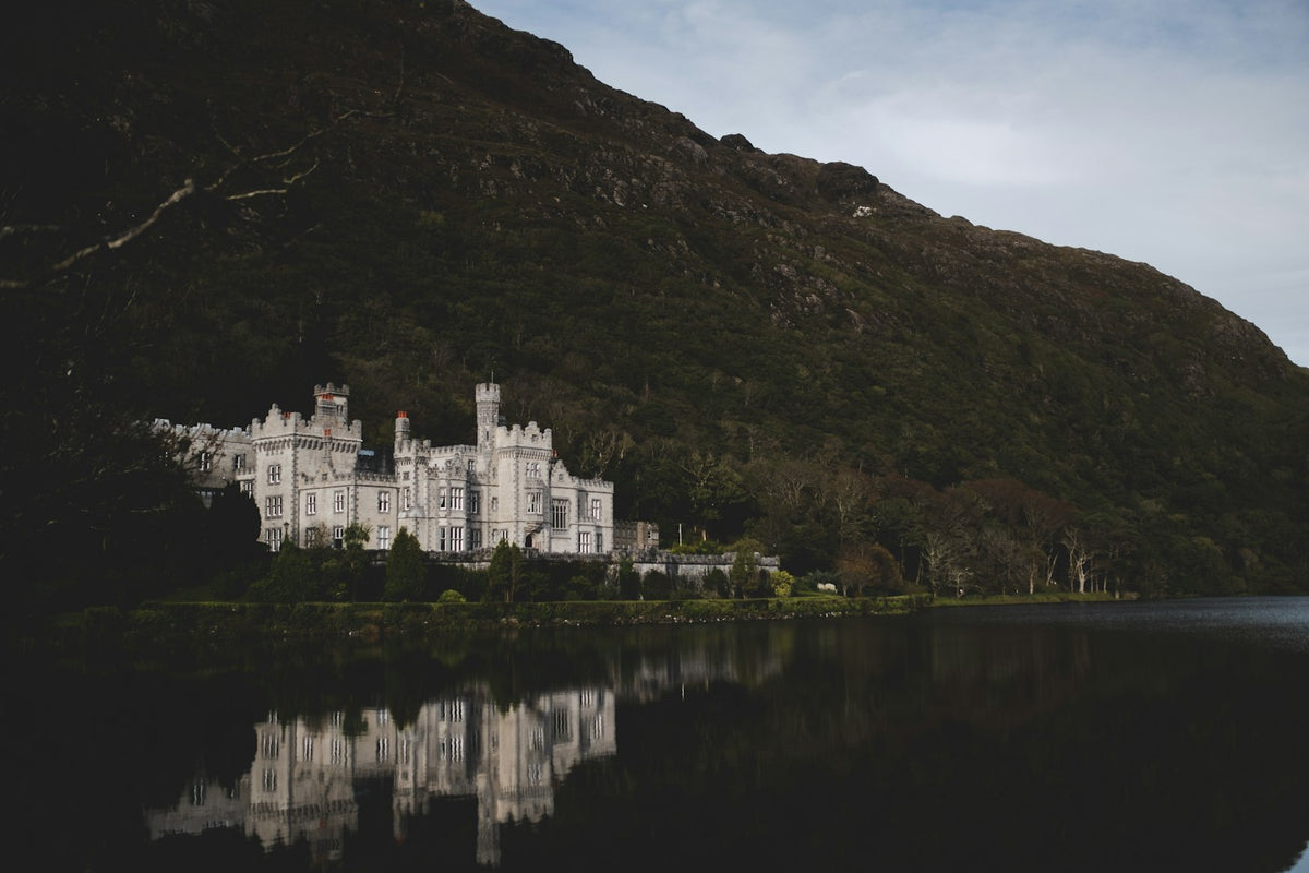 Abadía junto a los lagos de Connemara