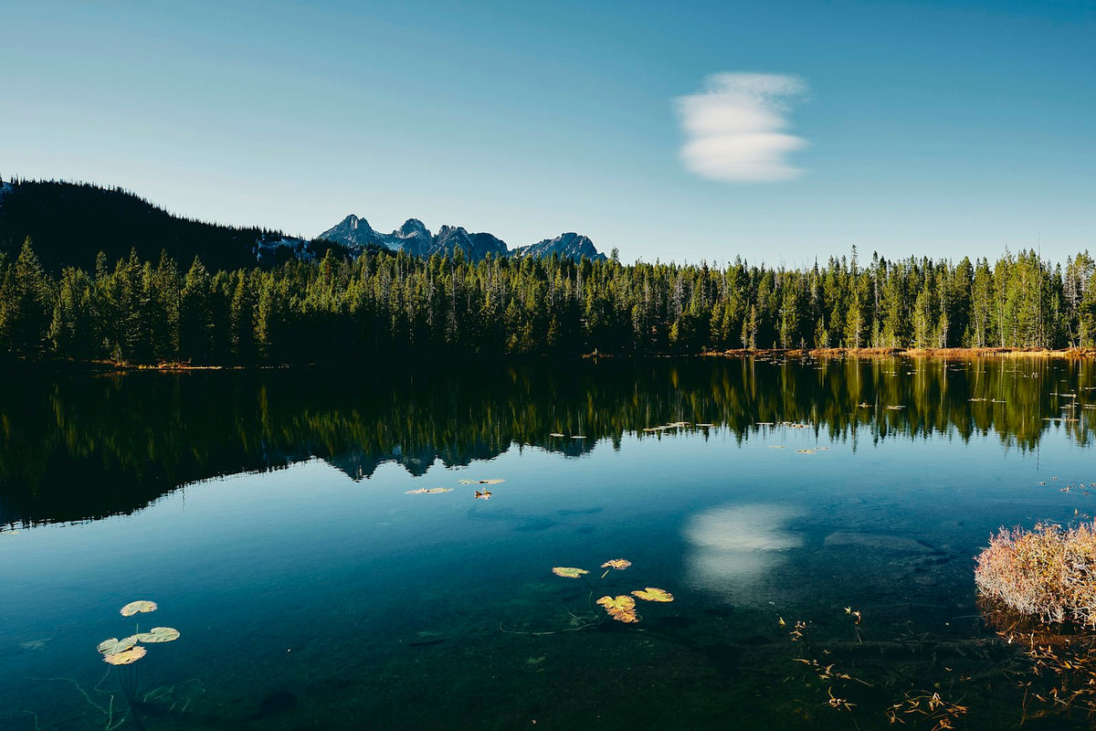 Lago de montaña en los Sawtooth