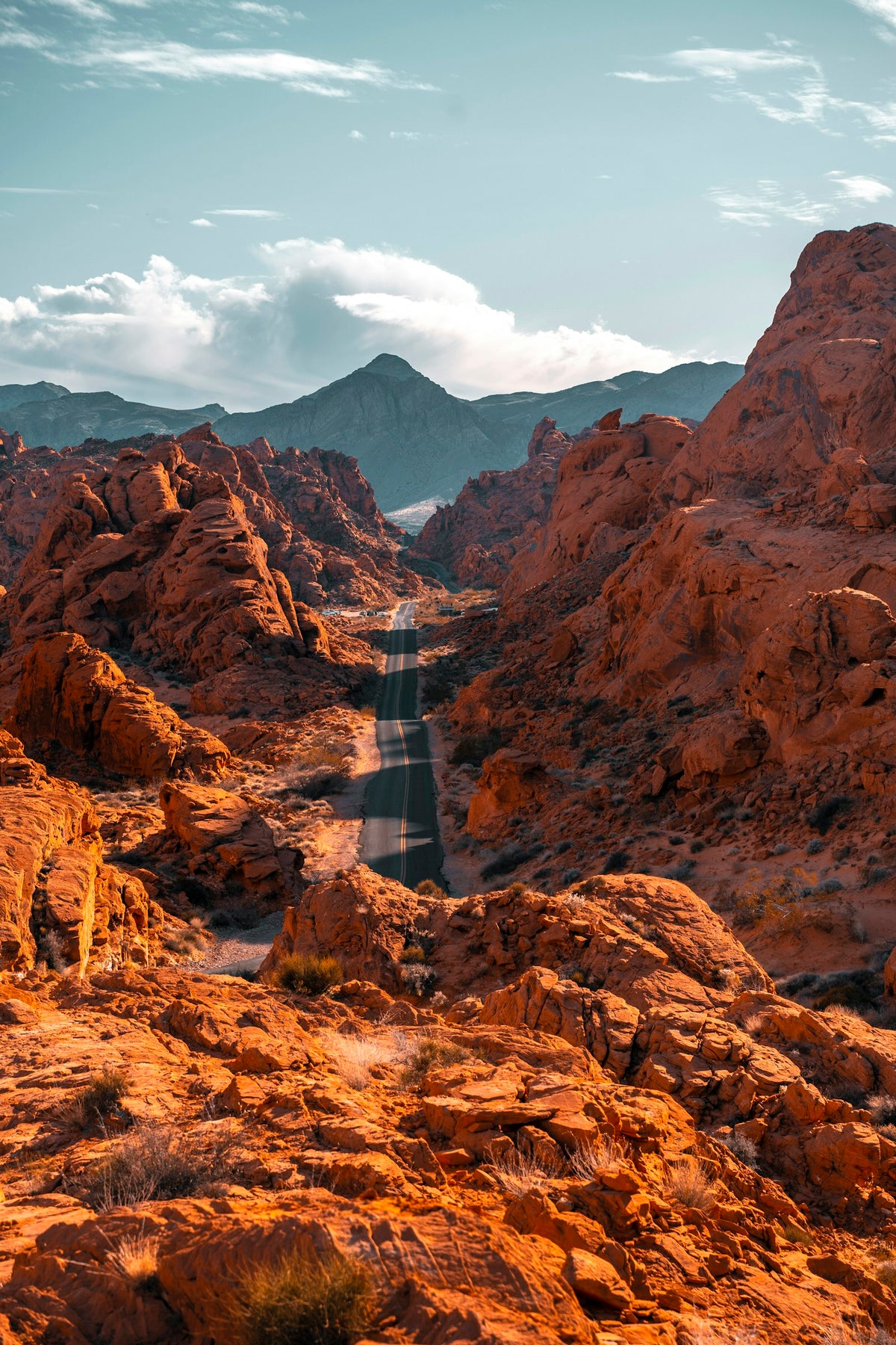 Carretera entre rocas rojas del Valle de Fuego