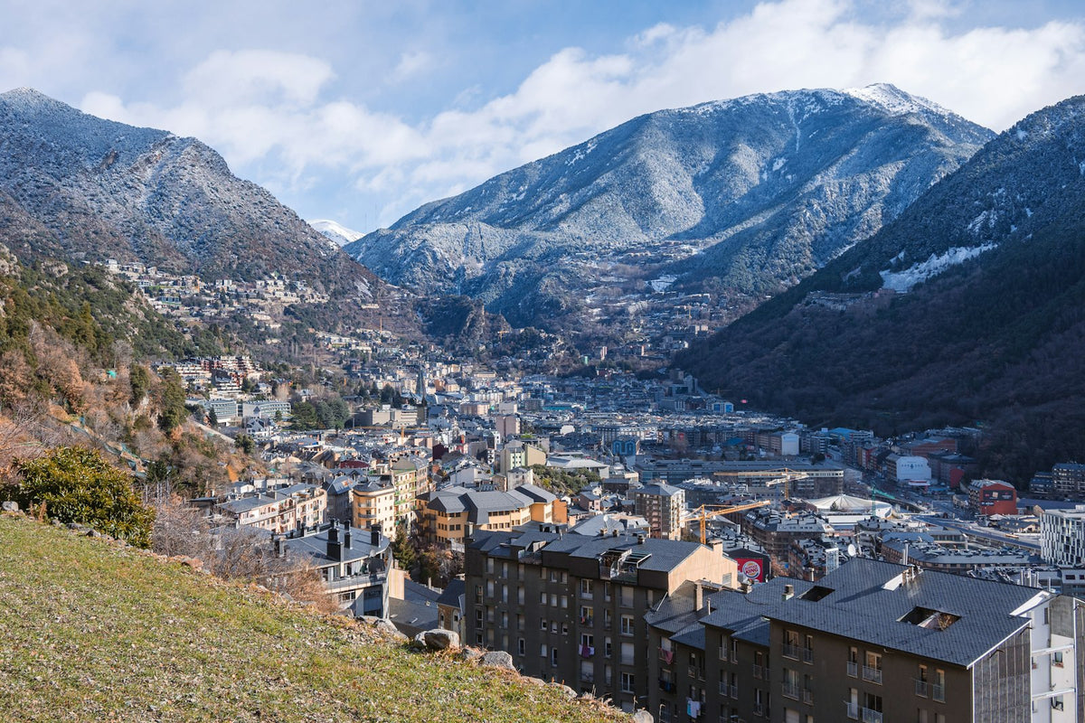 Andorra la Vella entre montañas