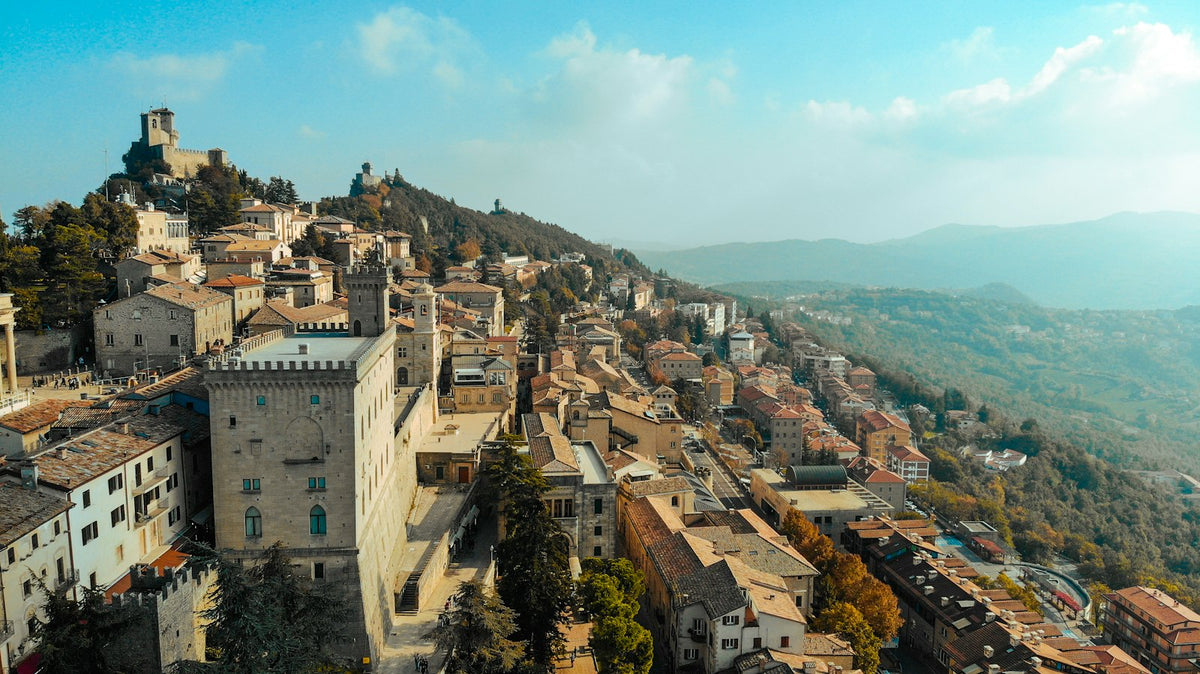 Ciudad de San Marino en lo alto del monte