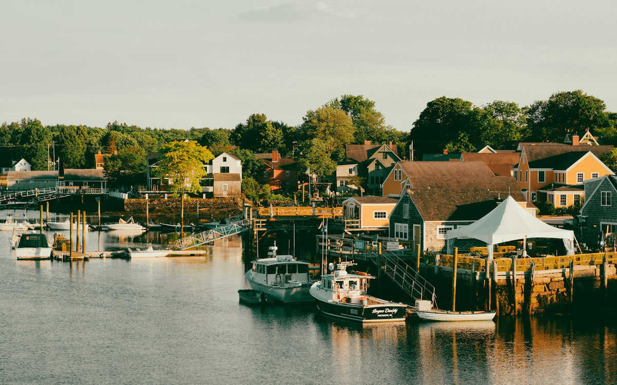 Puerto de Portsmouth con barcos