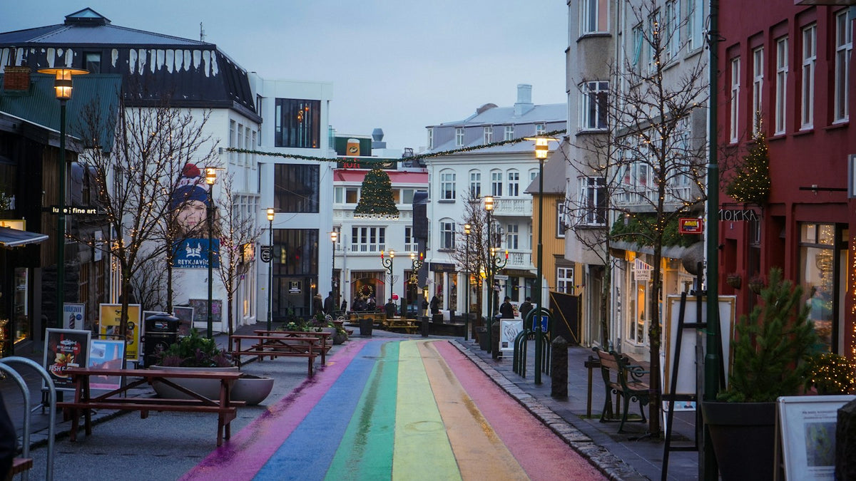 Calle arcoíris del centro de Reikiavik
