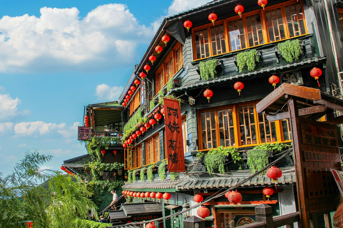 Calle con farolillos rojos en Jiufen