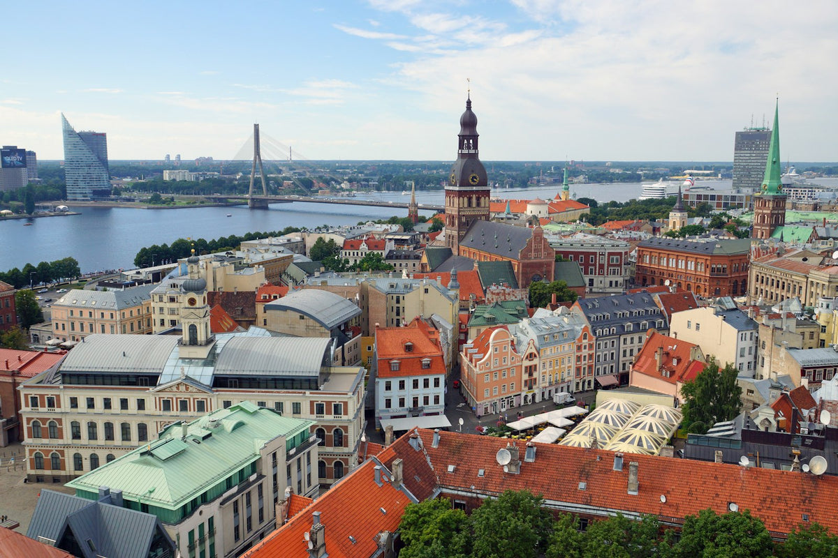 Vista aérea de Riga y el río Daugava