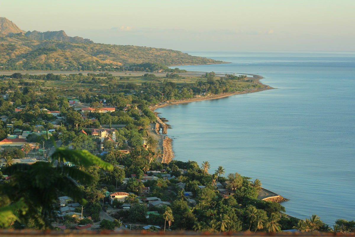 Vista de Dili y el mar desde la colina