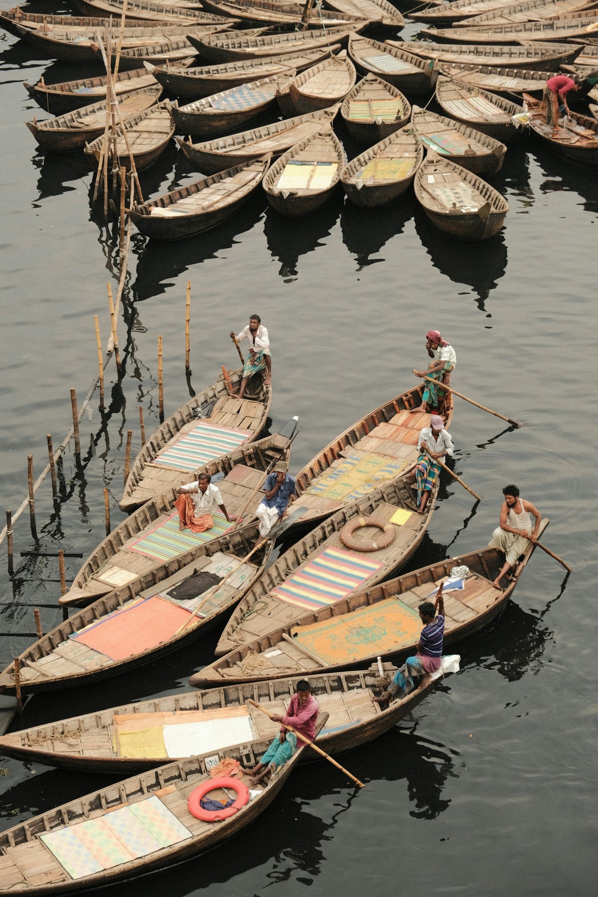 Barcas tradicionales en el río