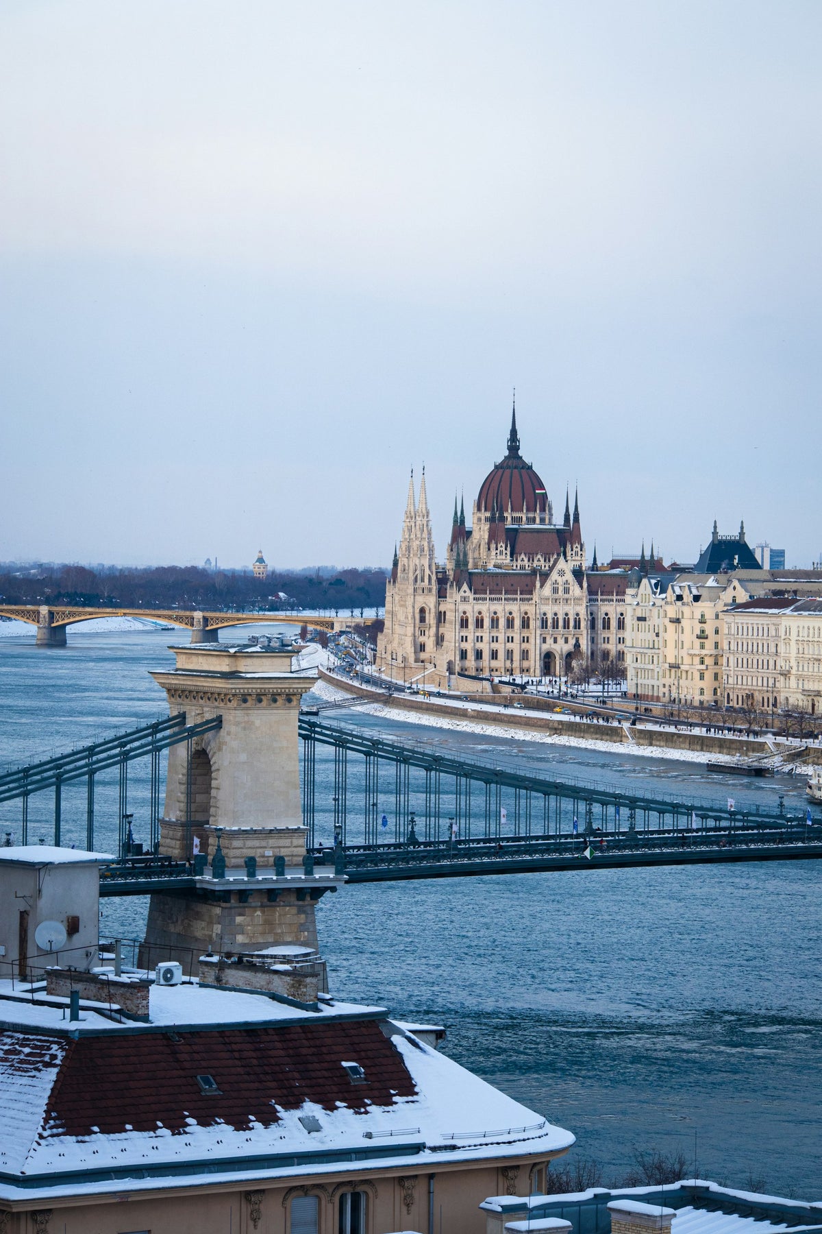 Parlamento y Puente de las Cadenas en invierno, Budapest